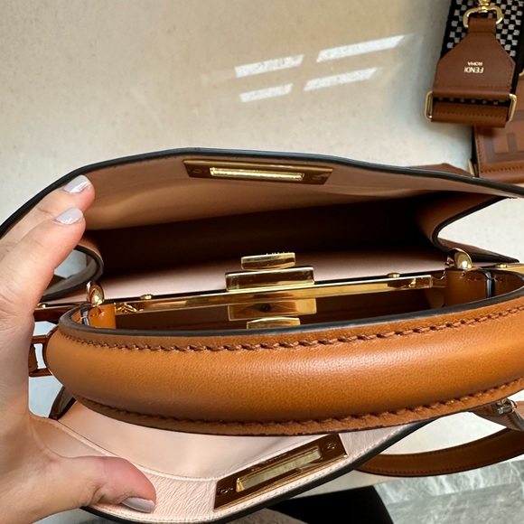 Fendi Peekaboo ISeeU Bag
Leather Medium / Brown - Picture 4 of 9